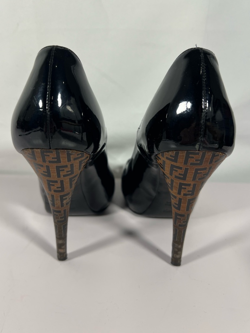 7035: Fendi Patent Leather Peep Toe Heels Zucca Logo Stiletto 39.5 - Picture 7 of 13